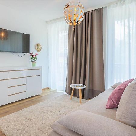 Alpine Appartement Top 2 By Aa Holiday Homes Тауплиц Екстериор снимка