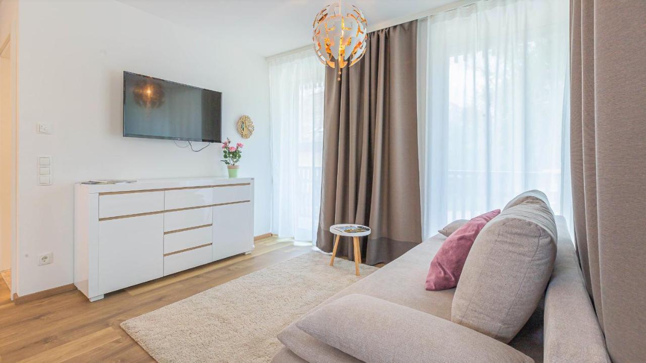 Alpine Appartement Top 2 By Aa Holiday Homes Тауплиц Екстериор снимка